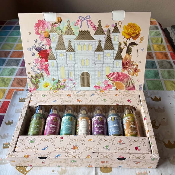 👸👑👸Disney Princess 7-piece Mini Fine Fragrance Mist Sampler 👸👑👸 NWT 👸👑👸
